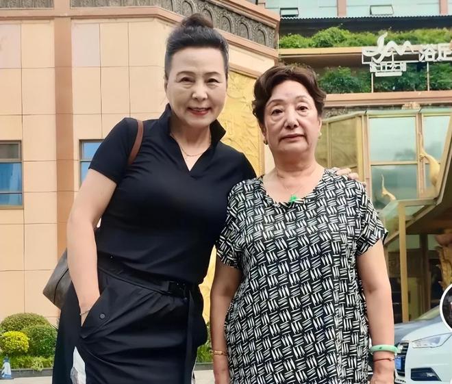 人担忧的事还是发生了后事安排遭质疑麻将胡了app韩红母亲去世