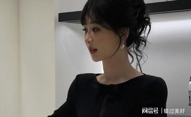 天奴线小时杨紫深陷“整容”风波PG麻将胡了免费模拟器出席华伦(图2) 天奴线小时杨紫深陷“整容”风波PG麻将胡了免费模拟器出席华伦(图2)